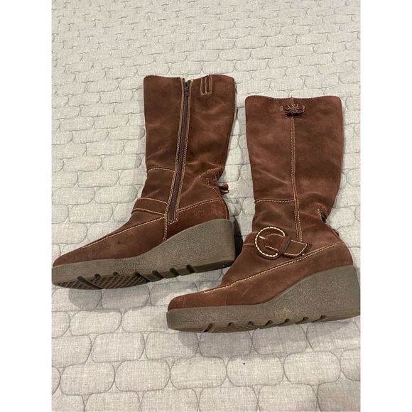 Ladies leather boots.  Size 8 1/2 by Aerosoles - Picture 2 of 6